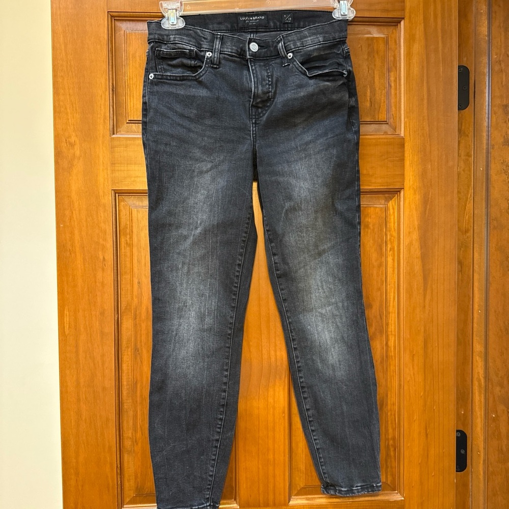 Lucky Brand Jeans Black Mid Rise Skinny Ava 6/28. 98% cotton 2% Elastane🌟🌟